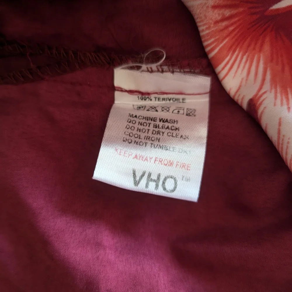 King Kameha | Unisex Burgandy Hawaiian Shirt | Size XS - Picture 5 of 6